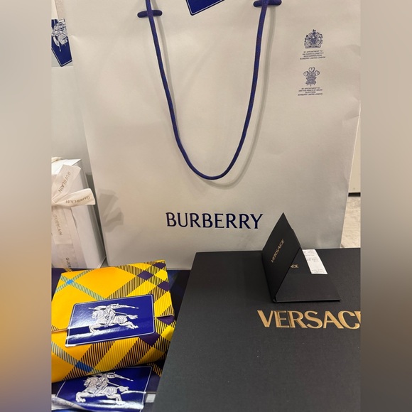 BURBERRY, Guerlain, VERSACE shopping bags haul - Picture 4 of 5